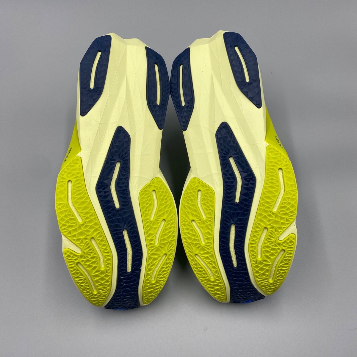New Balance Men's 14 FuelCell Rebel v4 Spice Blue Limelight