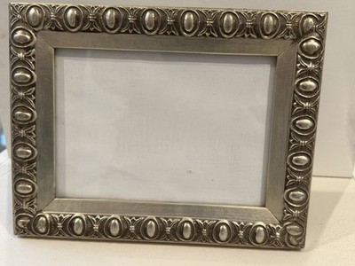 VINTAGE 7 X 9 PICTURE FRAME WITH EGG AND DART BORDER VERTICAL OR HORIZONTAL