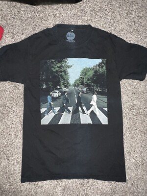 The Beatles Abbey Road T Shirt men's Small 2011 Lightly Worn