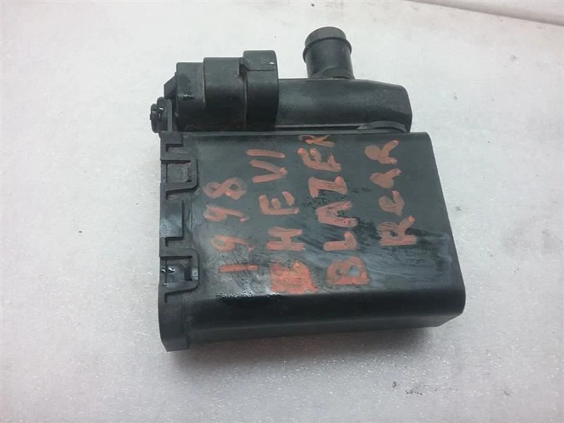 Chevrolet Blazer S10 S-82N 1998 caja cuadrada pequeña vapor combustible Foto 3 de 3