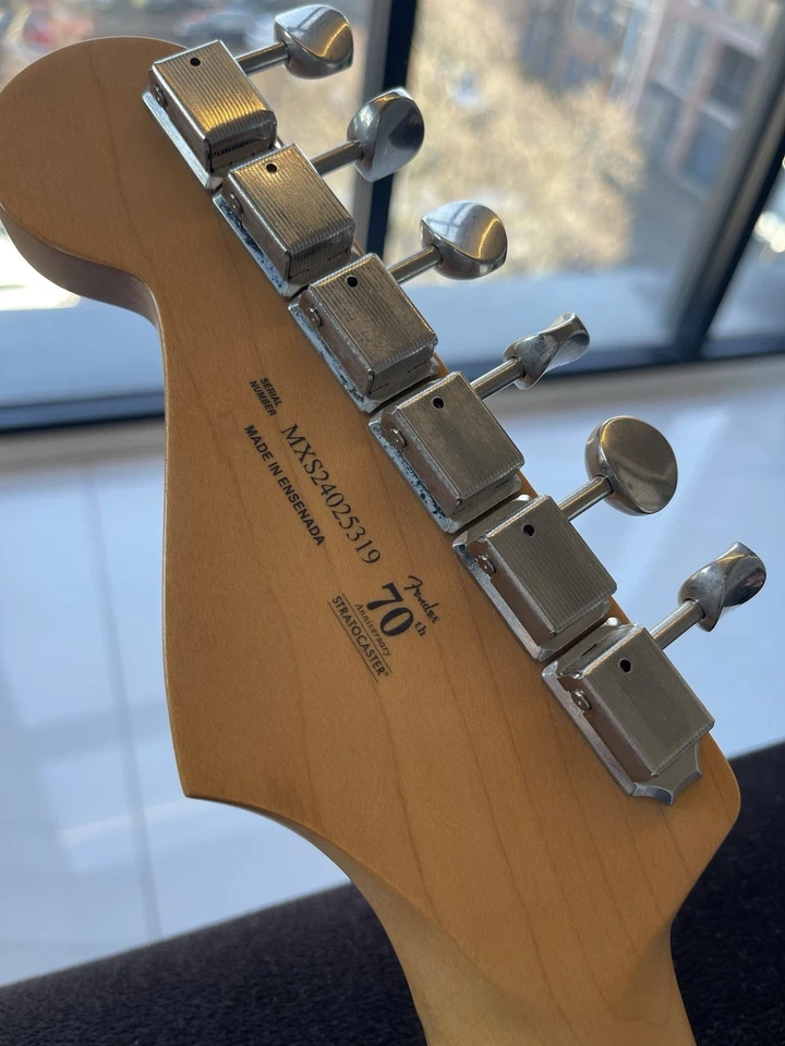 FENDER PLAYER 2 STRATOCASTER HIALEAH YELLOW FENDER MUSTANG WITH LT25 AMP, photo 4 of 5