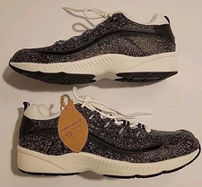 Easy Spirit Women's seROMY25 Sneaker Black White Size 8 M NWOB 