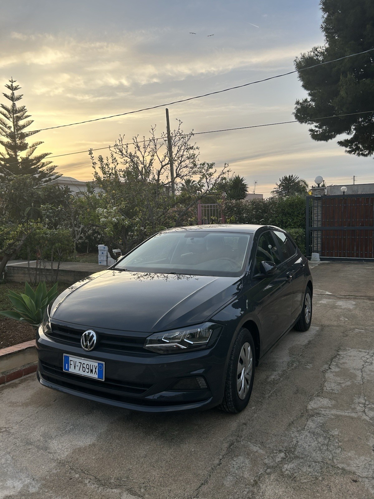 Volkswagen Polo 1.0 Benzina usata in vendita foto 2