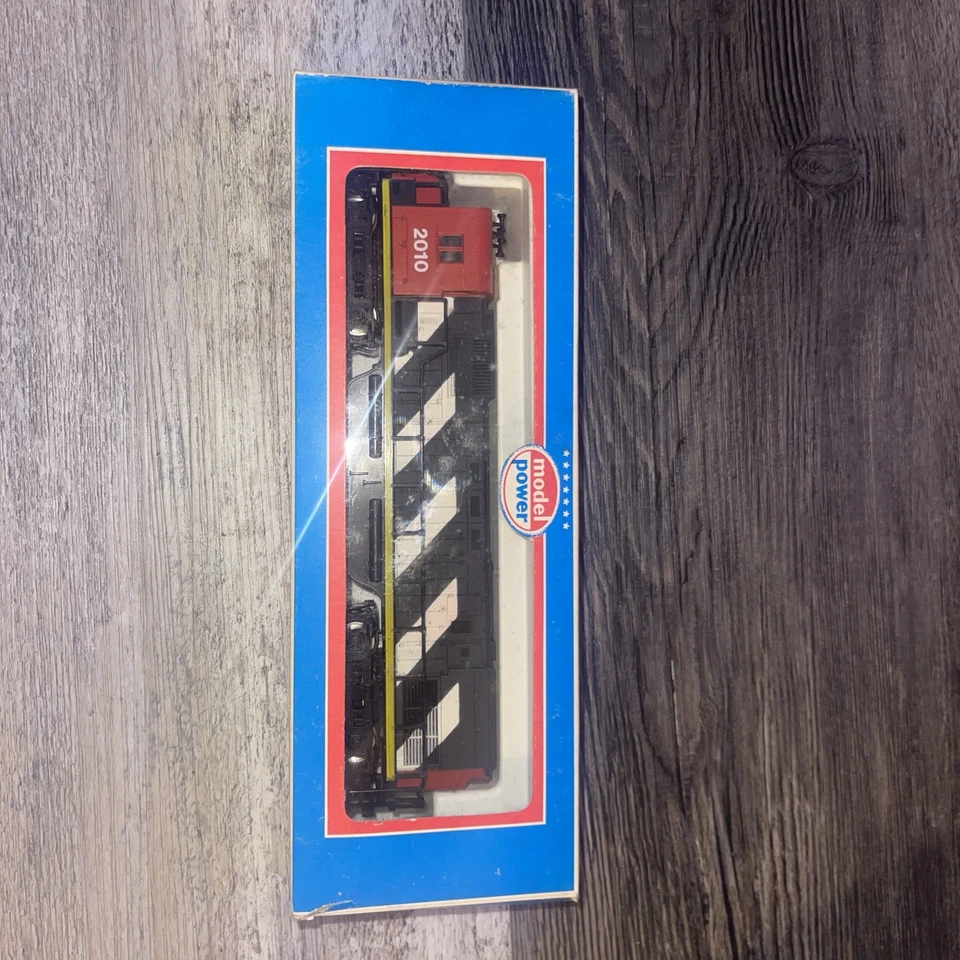 Model Power HO Scale Diesel Locomotive #2010 – Black & Red – DC Powered - Image 2 of 2