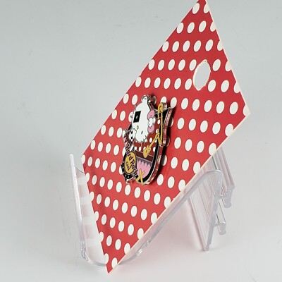 未使用】ハードロックカフェ バッチ HELLO KITTY 50TH PIN HARD ROCK