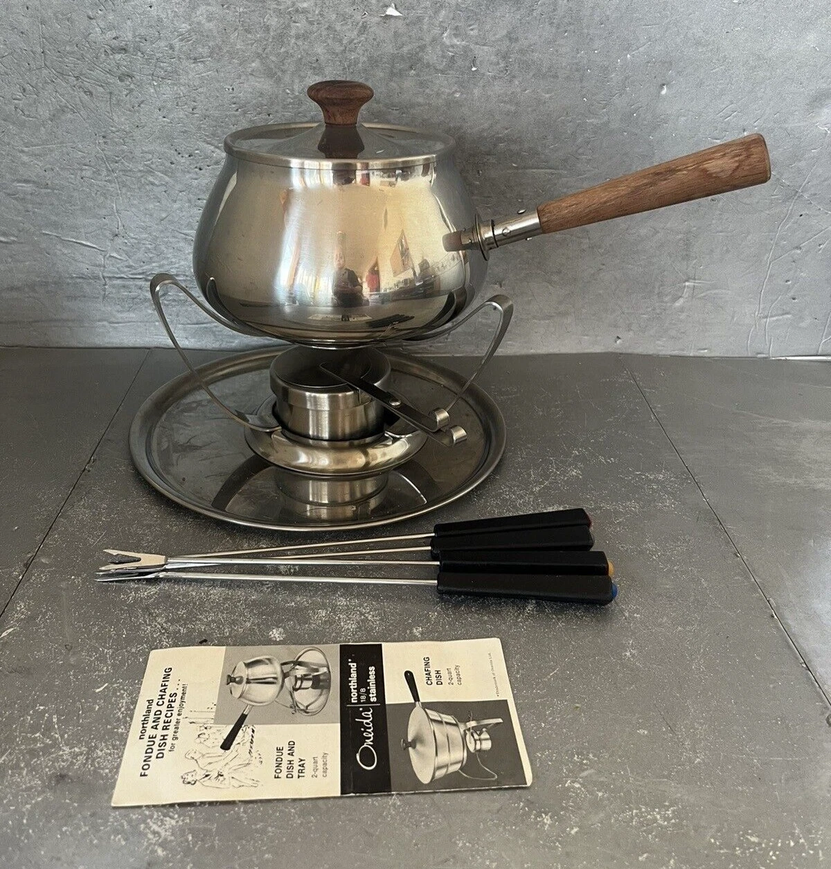 VTG Oneida Northland Satin Stainless Fondue Pot Wooden Handle 2 Qt Forks *
Opens in a new window or