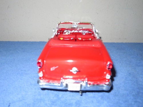 1955 OLDSMOBILE SUPER 88 1:18 WELLY OPENING HOOD, DOORS, & TRUNK - Picture 7 of 12