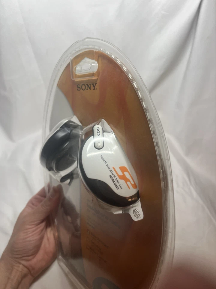 Sony SRF-H11 Headphone Radio FM/AM Sport Mega Bass Walkman New - Image 4 of 4