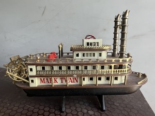 Vintage Mark Twain Riverboat Battery Operated Radio