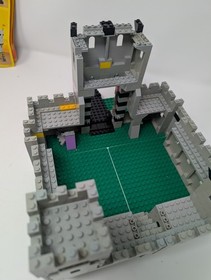 Vintage Lego 6080 King's Castle 1984 w/ Box, Manual - Likely 80-85% - Incomplete