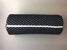 elegante Nackenrolle / Lagerungsrolle mit blauem Jacquard-Gewirke 