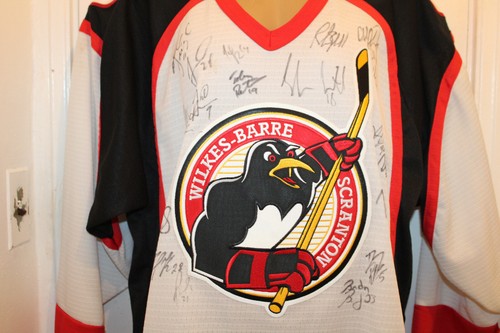 SP Wilkes-Barre/Scranton WBS Penguins Hockey AHL TEAM SIGNED Jersey Medium 00's - Picture 2 of 10