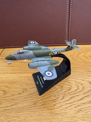 Amercom 1/100 Gloster Meteor F8 UK auf Ständer