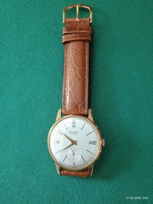Radley Orologio Donna: Cassa Oro E Cinturino In Pelle Rosso Ruggine. Quadrante Con Cagnolino Scozzese, Elegante E Raffinato