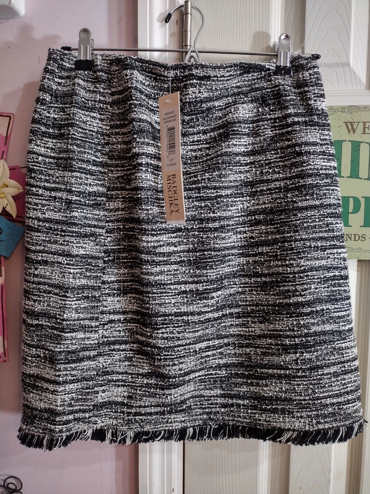 Badgley Mischka NWT Tweed Fringe Skirt Womens Size Small Black White