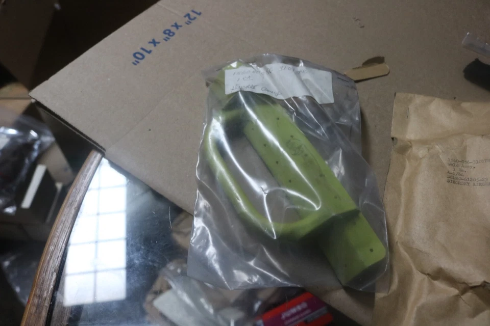 Nuevo de Lote Antiguo Helicóptero Sikorsky S-61 H-3 mango exterior S6120-61205-23 1560-00-056-3101 Foto 2 de 4