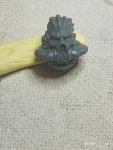 WARHAMMER 40K CHAOS KHORNE BERZERKERS BITS - Picture 23 of 102