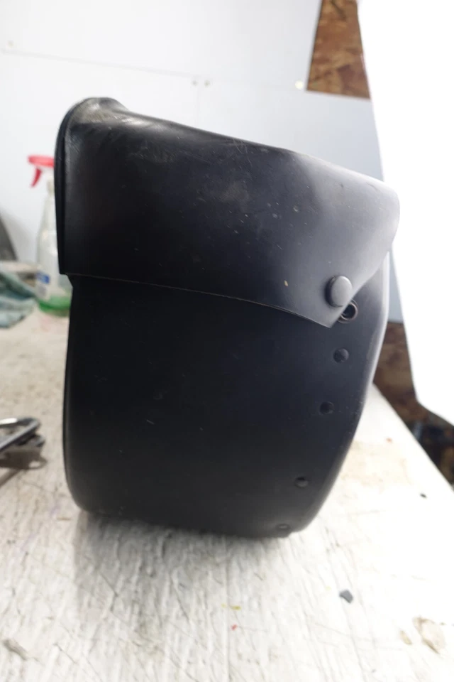 ALFORJAS ABATIBLES DE CUERO SUZUKI BOULEVARD 05-23 VL800 C50 990A0-77044 Foto 3 de 4