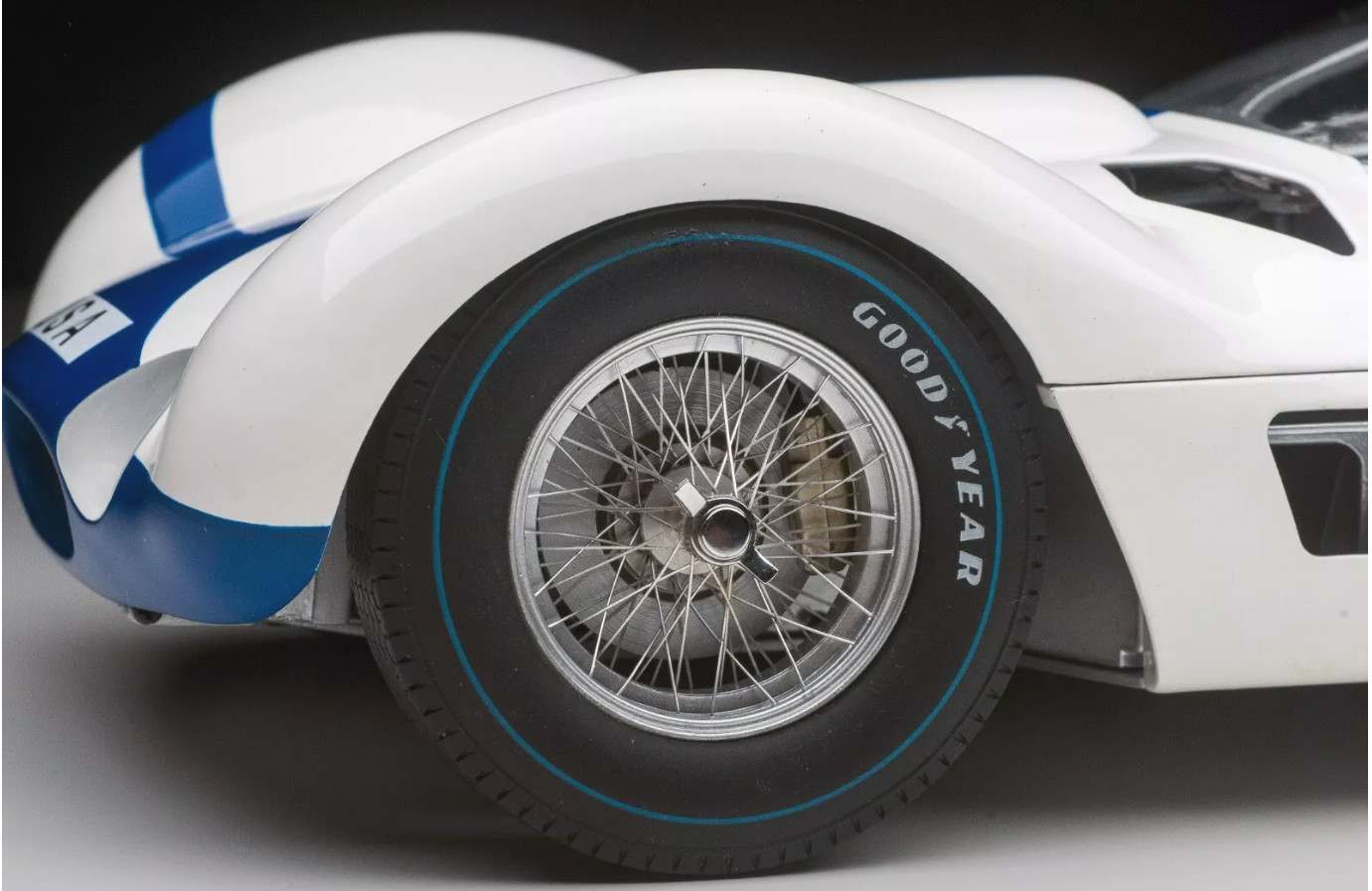 Maserati w/Engine & Wire Wheel Rims Custom Built1:12LARGE SCALE METAL BODY MODEL