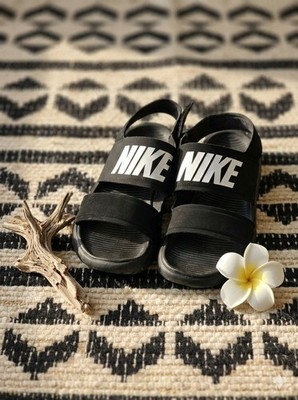 NIKE TARUN WOMEN S BLACK WHITE OPEN TOE CASUAL SANDALS 882694-001 SIZE US 6