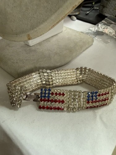 VTG 7 1/2” USA FLAG RED/WHITE/BLUE RHINESTONE BRACELET -COSTUME JEWELRY