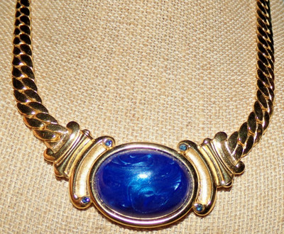 MINTY!!   signed Trifari TM blue Lapis necklace-Well made-ALL INTACT--OMG!!