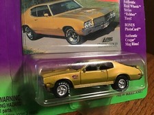 Neumáticos Johnny Lightning Buick GS 1970 dorado 1/64 RR clásicos dorados 