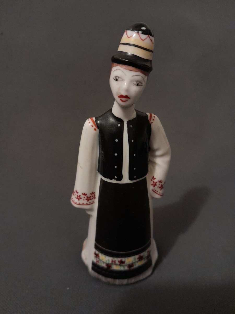 ホロハーザ（Hollóháza） Hollohaza Hungary Porcelain Girl Figurine 8074, 20th Century,Pre