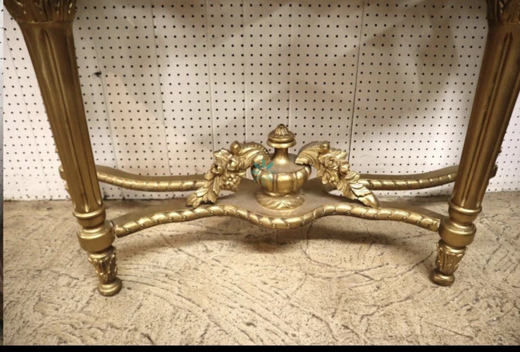 Consola superior de mármol estilo francés intrincadamente decorada con espejo Foto 3 de 4