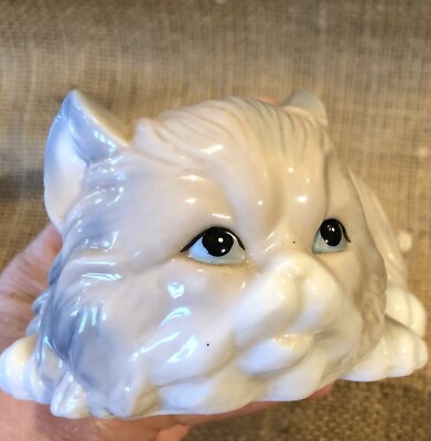 Kitten ceramic crouching Blue eyes Cream/White Longhair