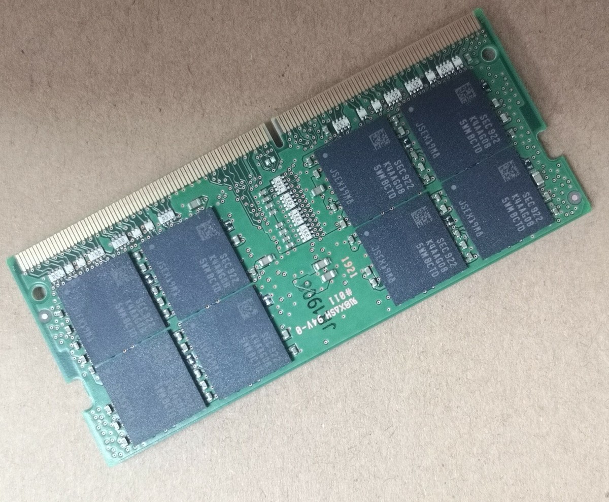 SAMSUNG 32GB DDR4 2666 M471A4G43MB1-CTD 2Rx8 PC4-21300 260pin