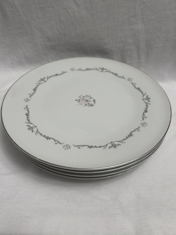 Signature Collection Select Fine China Japan Petite Bouquet 10 1/4” Dinner Plate
