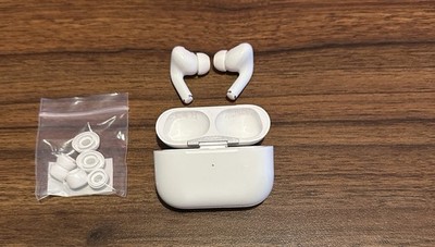 Apple AirPods Pro 2. Gen Lightning   guter Zustand, alle Ohrstöpsel