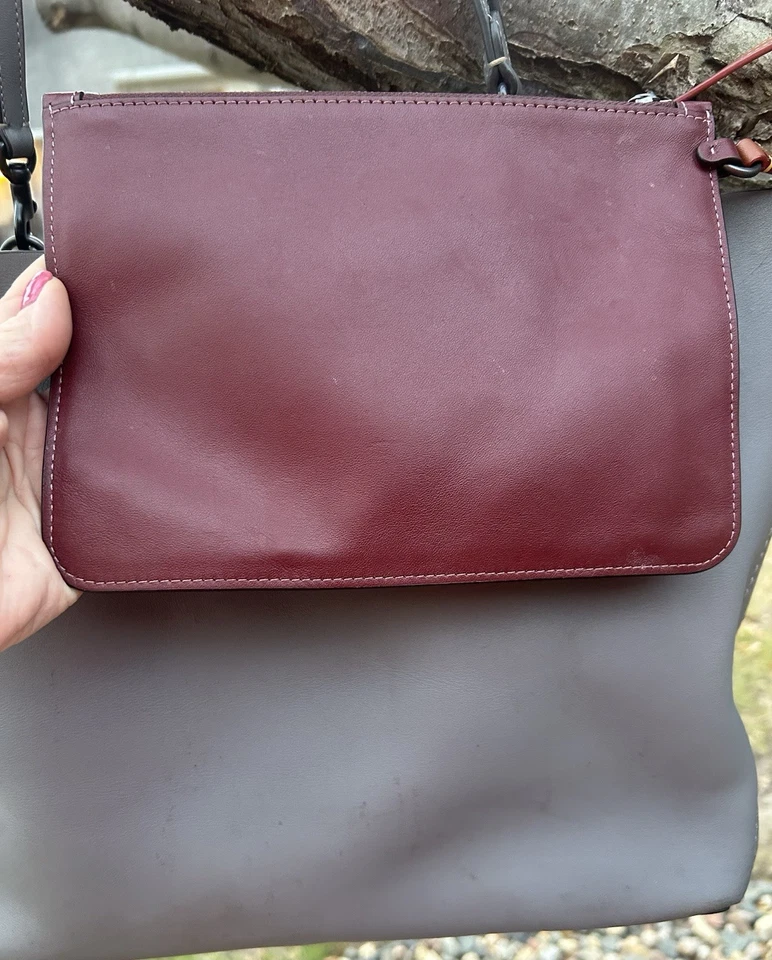 Bolso de Mano Coach 1941 Rogue Cuero Curtido Gris Oxblood 59136 Foto 4 de 4