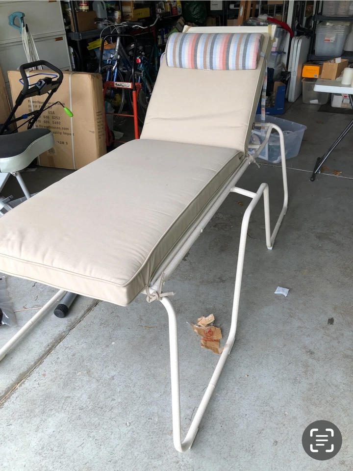 Chaise salón Martin Furniture accesible beige con cojines hecho en EE. UU. USADO EN EXCELENTE ESTADO Foto 3 de 4