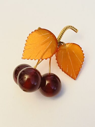 NATURAL BALTIC AMBER Cherry BROOCH PIN Genuine VTG 22k Gold 8gm Denmark Figural - Afbeelding 1 van 5