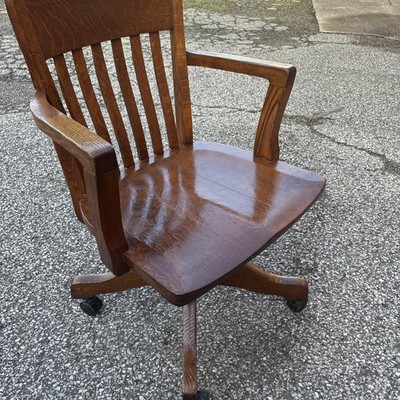 Antique Quarter Sawn Oak Swivel Tilt Banker's/Lawyer's Chair Great Patina 40 s