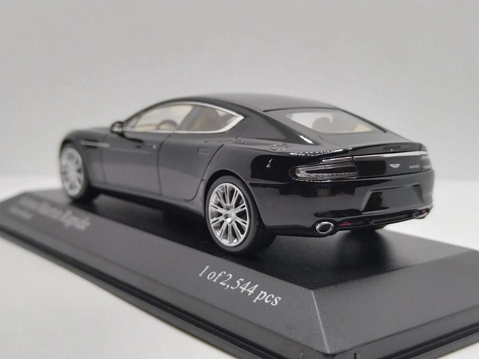 Minichamps 1/43 Aston Martin Rapide 2010. Foto 4 de 4