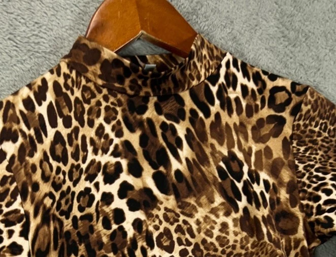 Body Charlotte Russe para mujer XS leopardo marrón cuello falso manga larga una pieza Foto 3 de 4