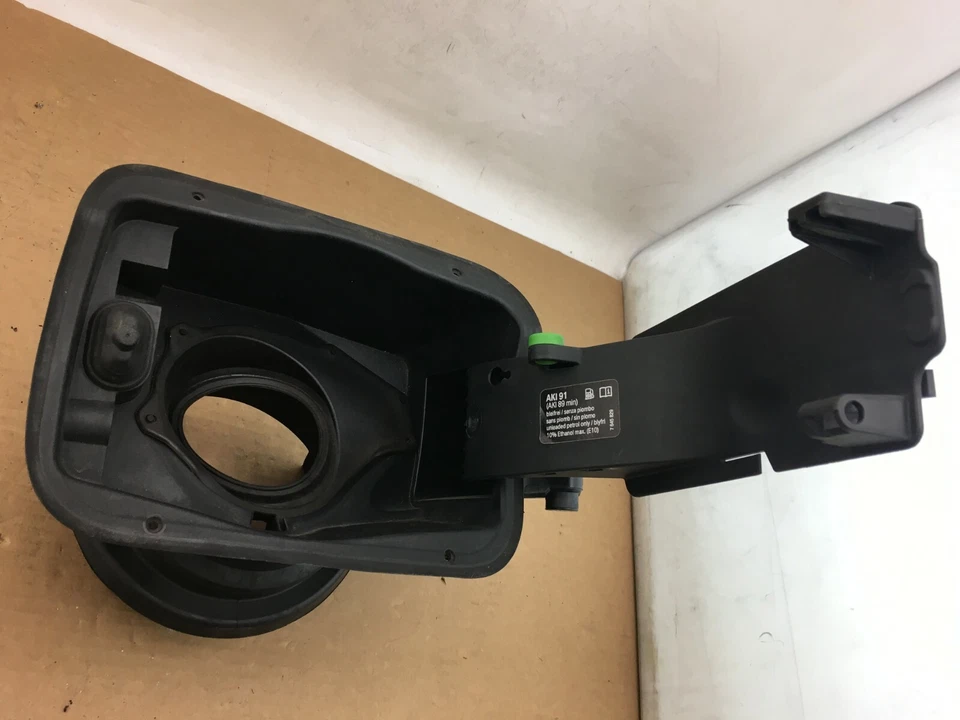 2008 2009 2010 2011 2012 2013 2014 BMW X6 Fuel Filler Housing Pocket Rear OEM Foto 4 de 4