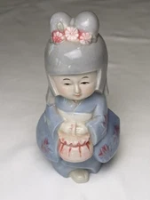 Vintage Artmark Japanese Geisha Girl Porcelain Figurine Holding A Purse