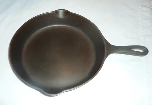 Griswold #8 Cast Iron Skillet Slant Logo Restored and Seasoned