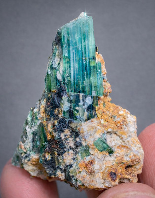 Natürlicher Turmalin Kristall Präparat Afghanistan Mineral Edelstein 30 Gramm