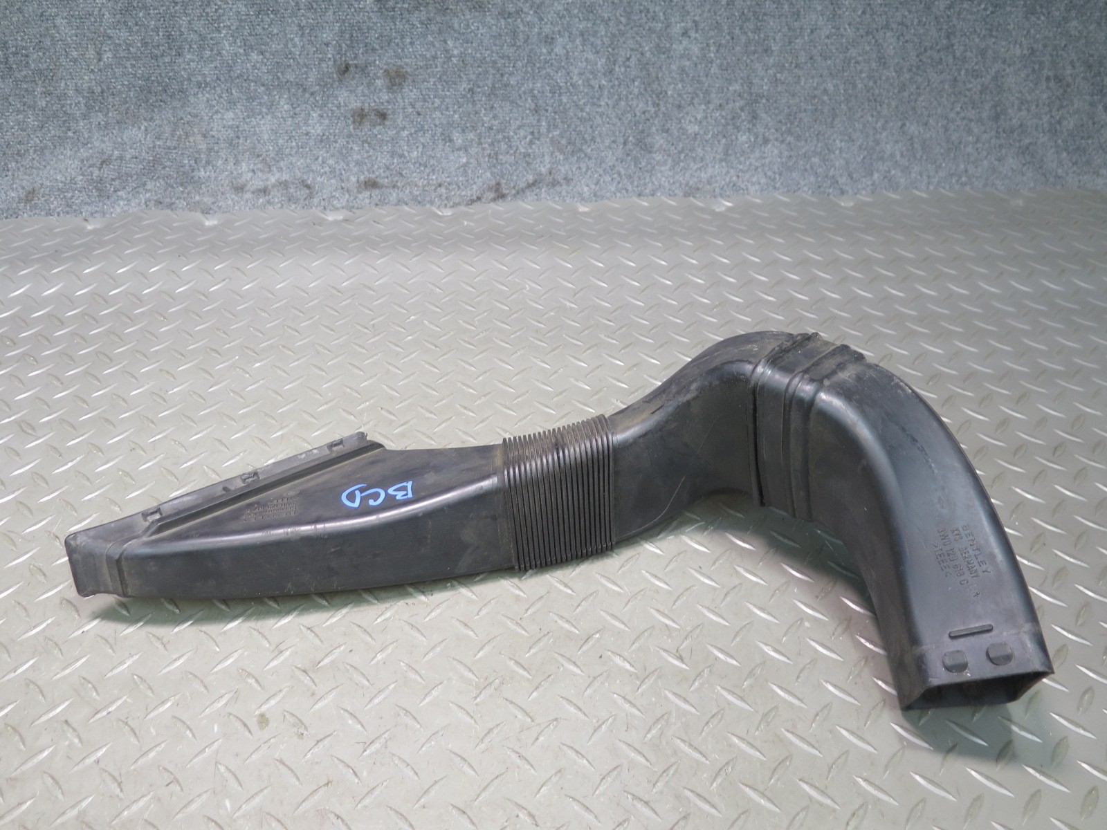 2006-2012 BENTLEY FLYING SPUR LEFT & RIGHT SIDE AIR INTAKE HOSE PIPE SET