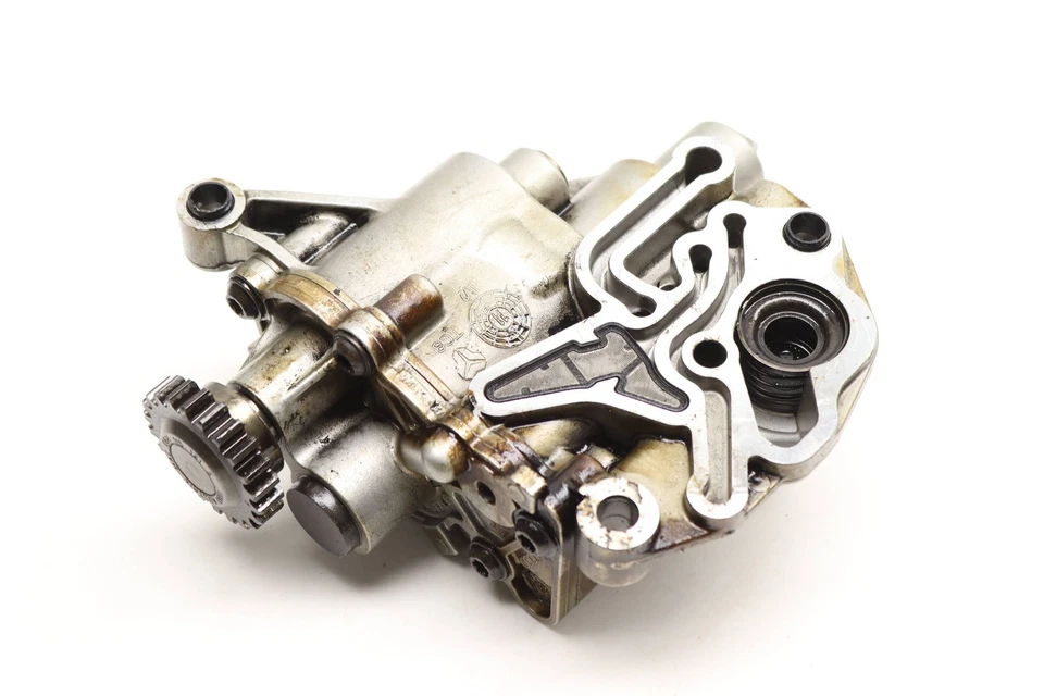 AUDI A6 QUATTRO 2012-2015 - Motor bomba de aceite 06H115105BF Foto 3 de 4