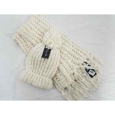 Marcus Adler knit pompom hat and fringed scarf gift set for  display picture 1