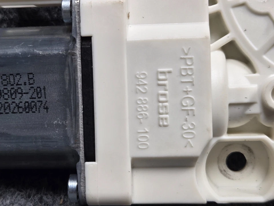 2013-2018 AUDI S6 FRONT RIGHT SIDE DOOR WINDOW REGULATOR MOTOR OEM - Image 3 of 4