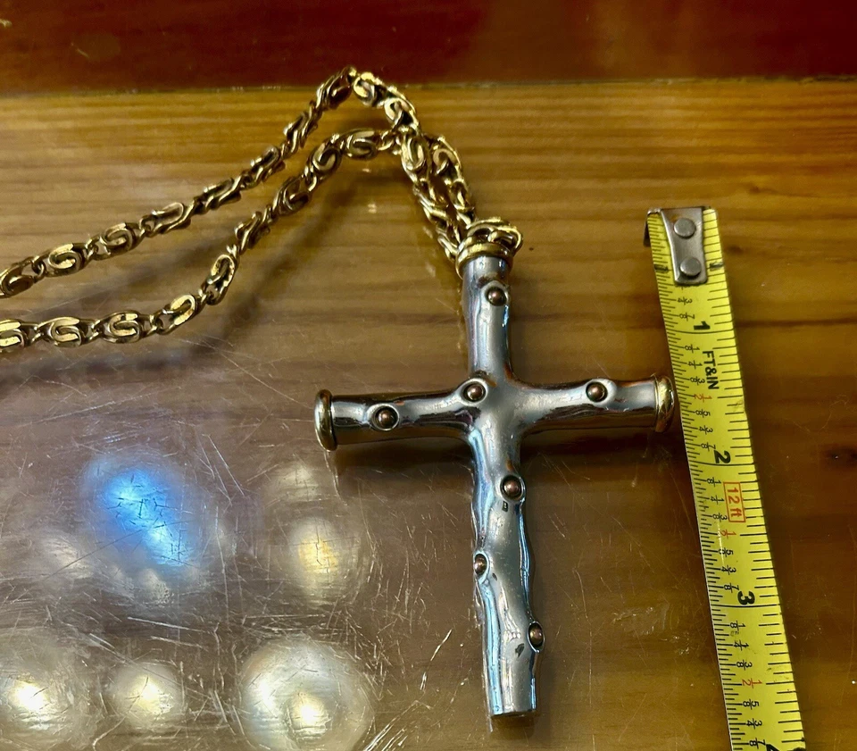 Collar Cruz Givenchy Foto 2 de 4