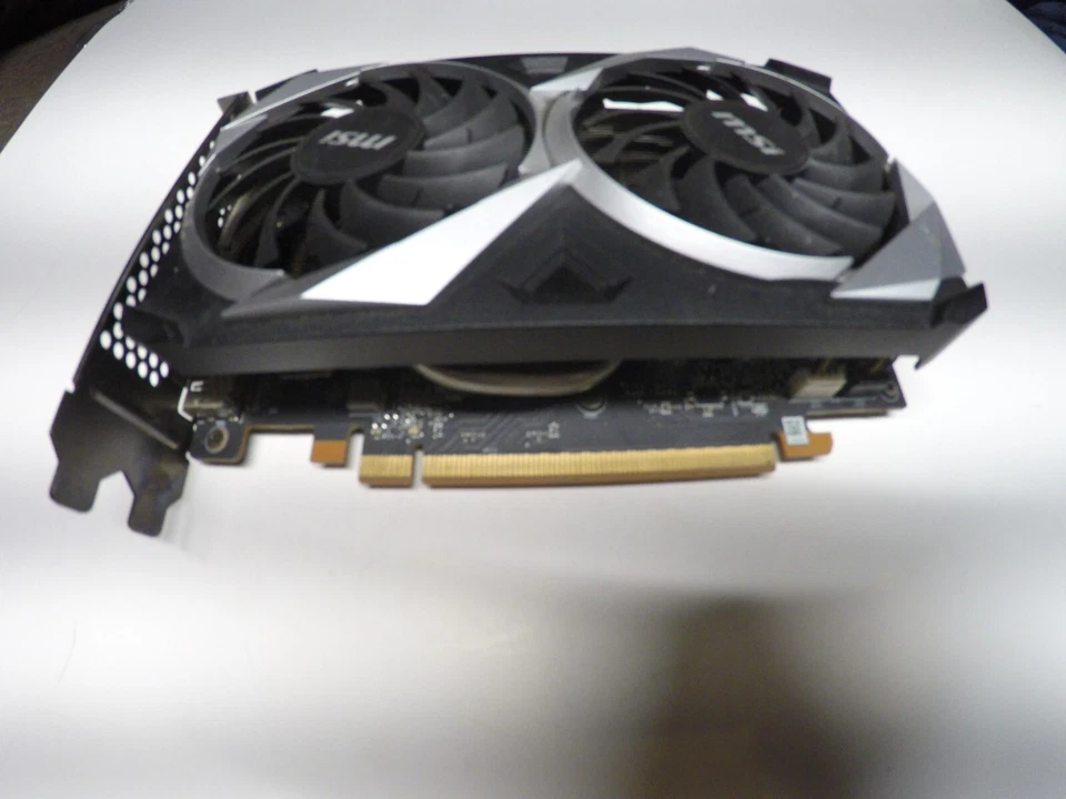 GPU AMD Radeon RX6500 XT 4 GB Foto 3 de 4