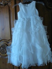 Davids Bridal Flower Girls dress size 4 ruffled tulle. bottom. Beautiful!